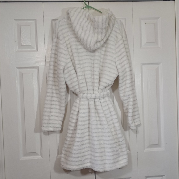 Xhilaration Intimates & Sleepwear Xhilaration Plush Hooded White